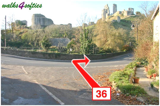 Walk direction photograph: 36 for walk Valley and East Hill, Corfe Castle, Dorset, South West England.