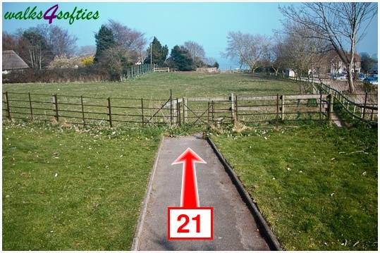 Walking direction photo: 21 for walk Old Harry and Ballard Down, Studland, Dorset.