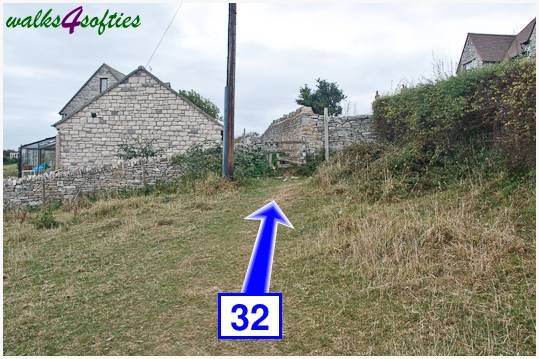 Walk direction photograph: 32 for walk Winspit to Seacombe, Worth Matravers, Dorset, South West England.