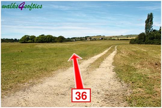 Walk direction photograph: 36 for walk Kite Hill, Tolpuddle, Dorset, South West England.